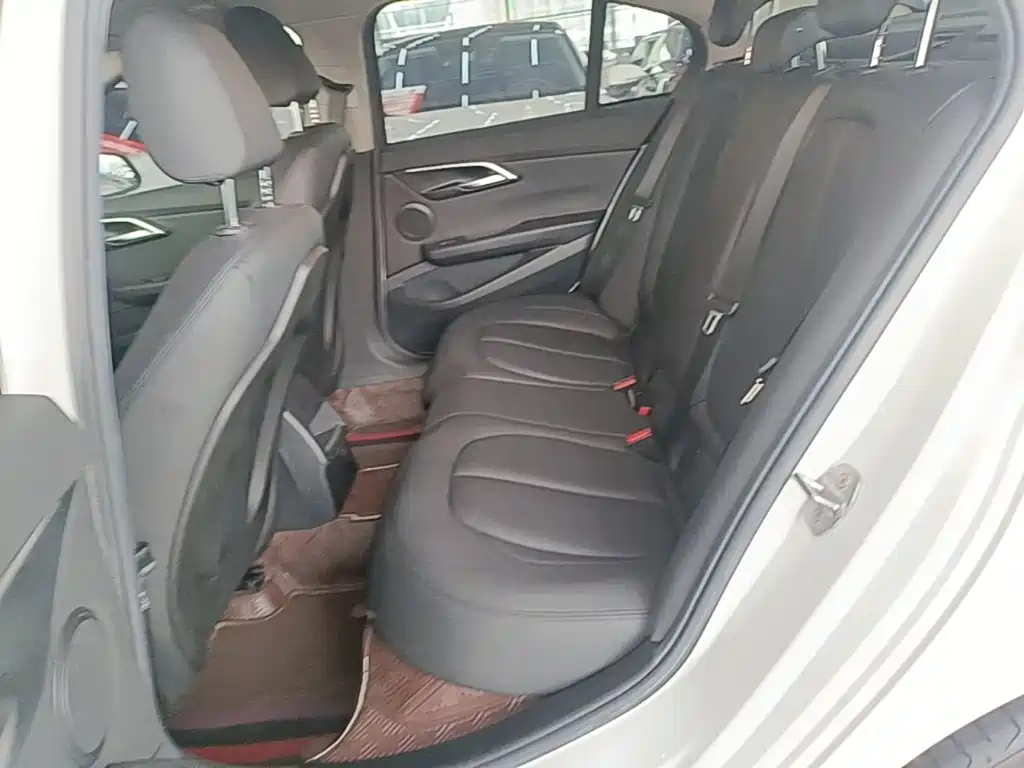 BMW 1 Series 2019 — фото 17