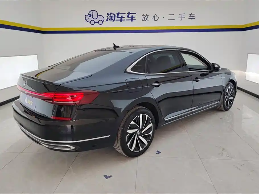 Volkswagen Passat 2023 — фото 3