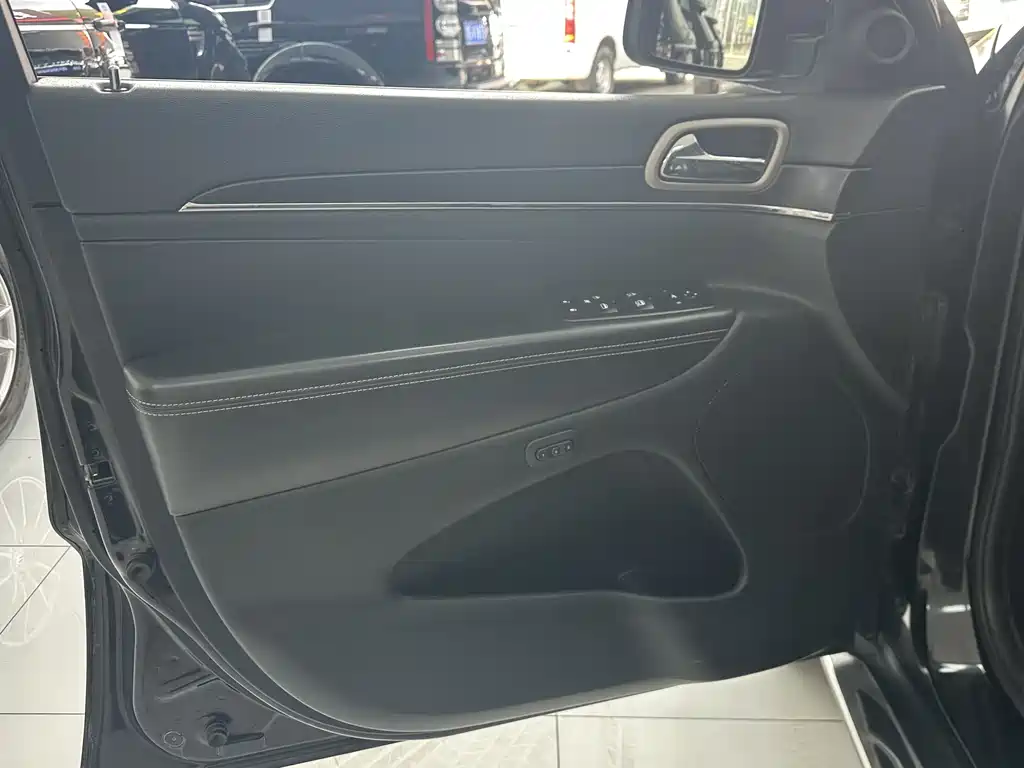 Jeep Grand Cherokee 2016 — фото 22