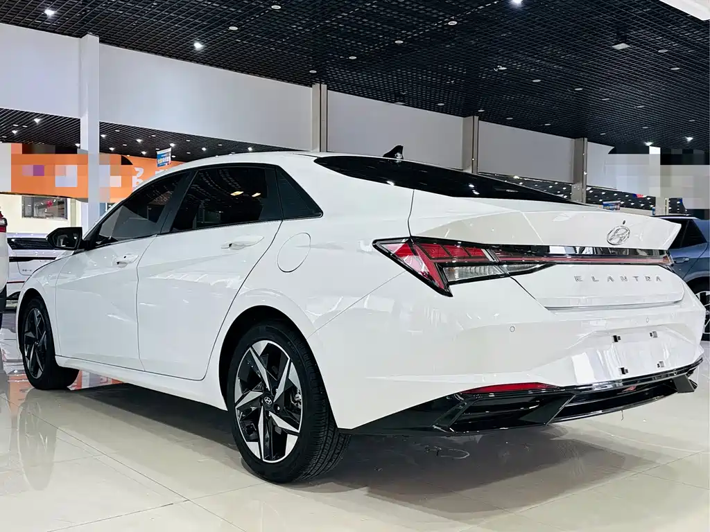 Hyundai Elantra 2022 — фото 16