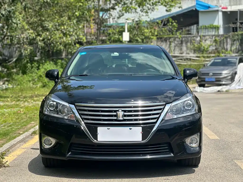 Toyota Crown 2015