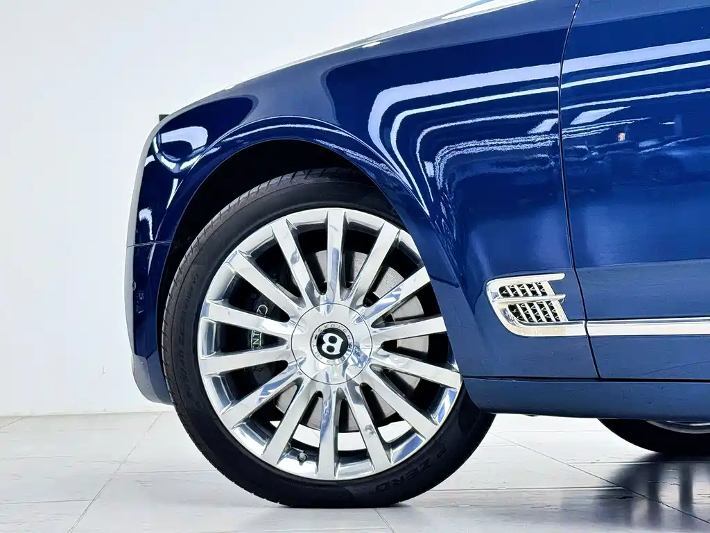 Bentley Mulsanne 2017 — фото 10
