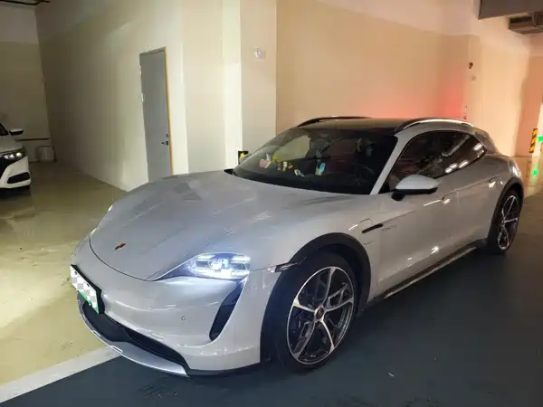 Porsche Taycan 2023