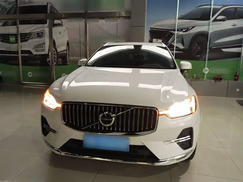 Volvo XC60 2022 — фото 3
