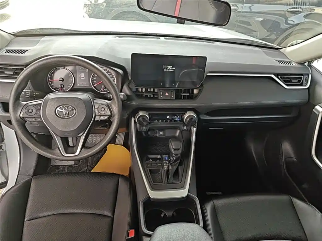 Toyota RAV4 2023 — фото 10