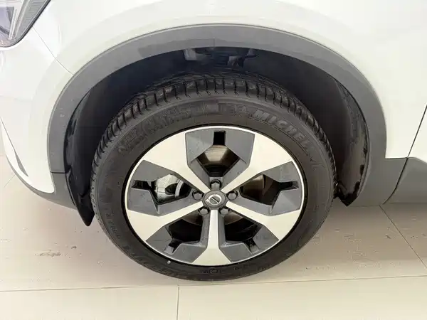 Volvo XC40 2025