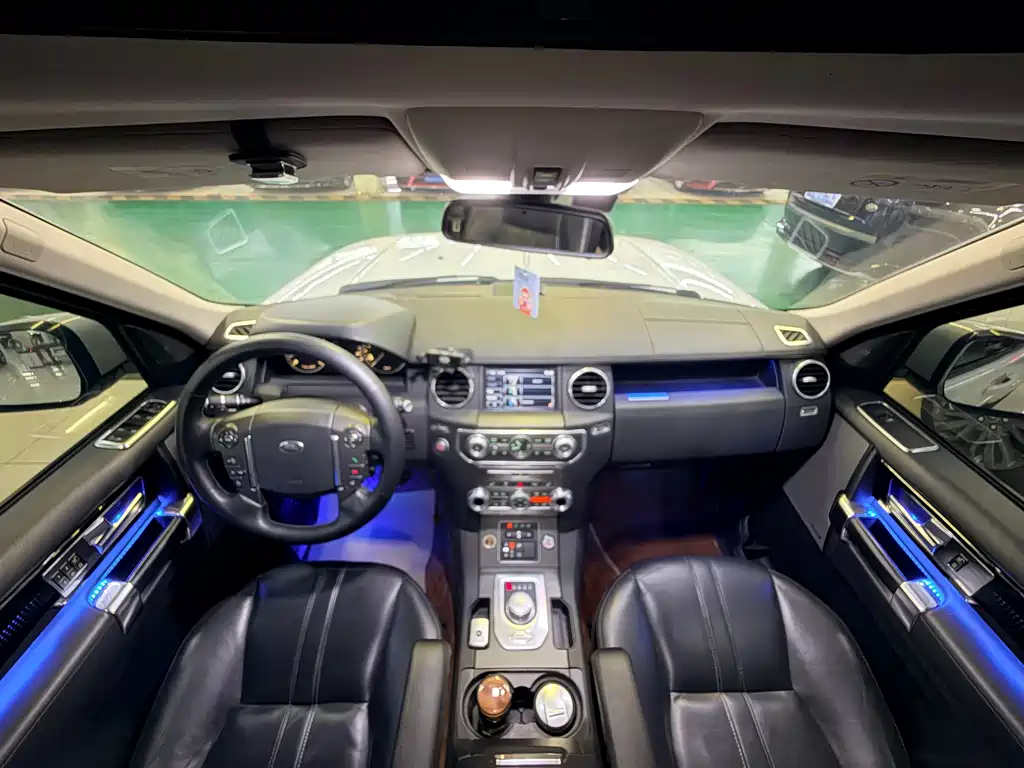 Land Rover Discovery 2015 — фото 8