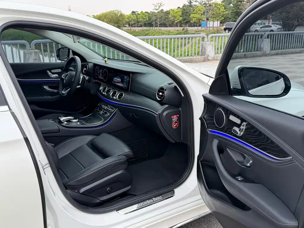 Mercedes-Benz E-Class 2018 — фото 23