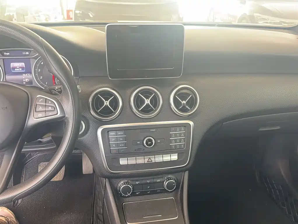 Mercedes-Benz A-Class 2018 — фото 4