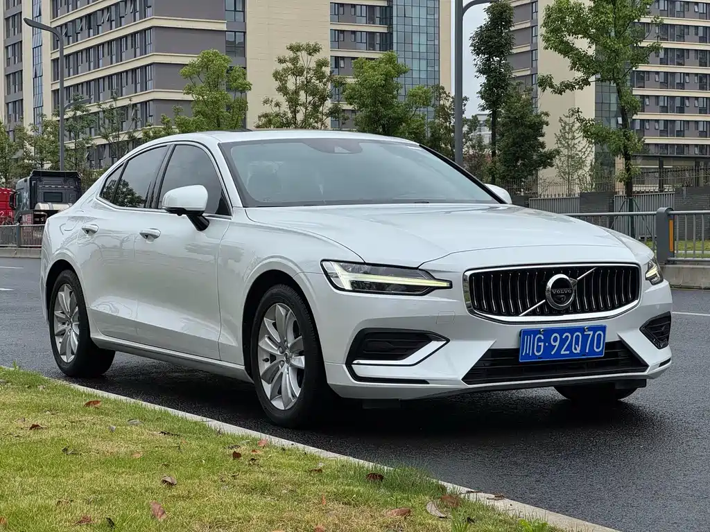 Volvo S60 2021 — фото 3