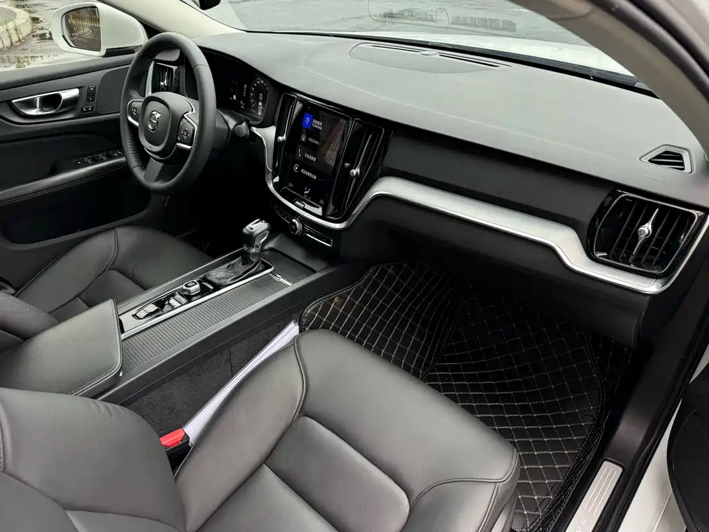 Volvo S60 2021 — фото 10