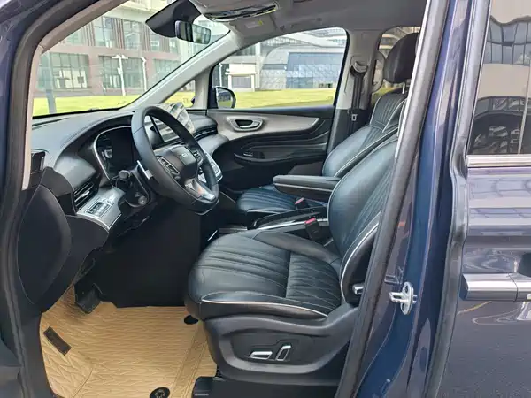 Roewe iMAX8 2022