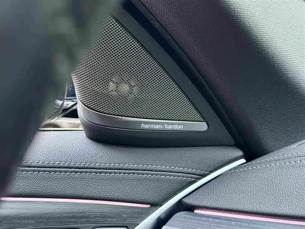 BMW 5 Series 2021 — фото 16