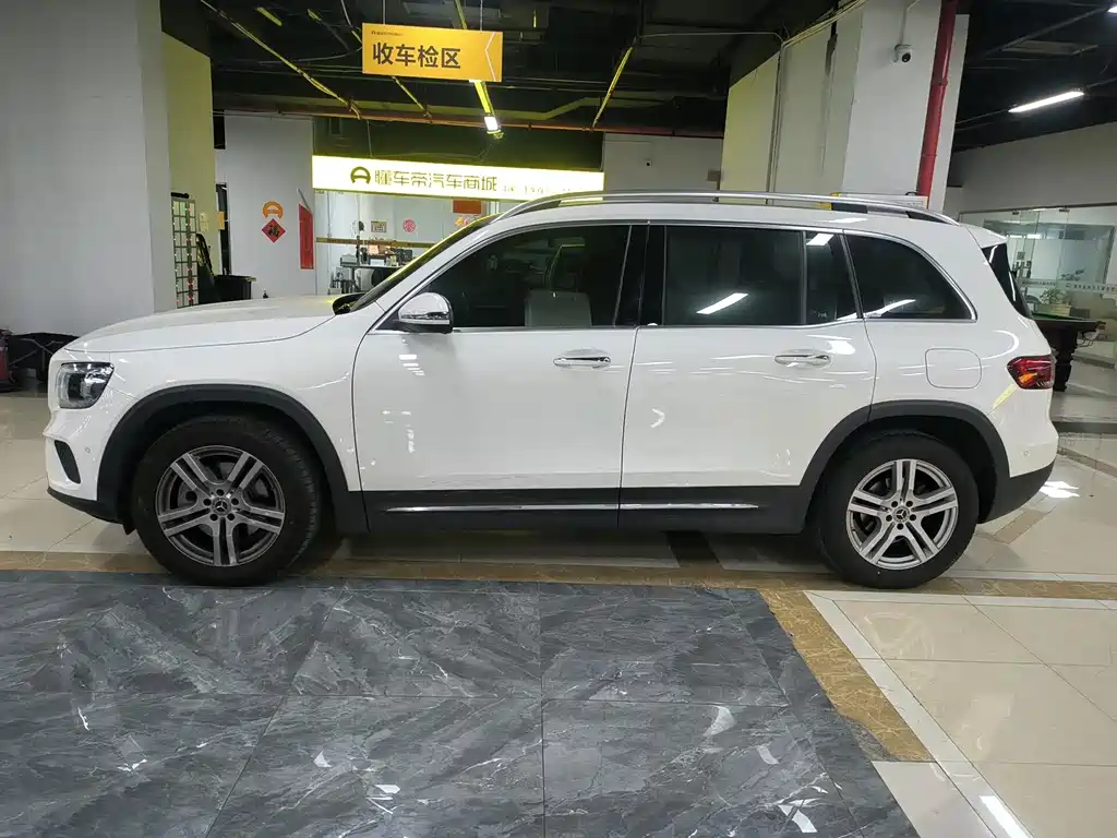 Mercedes-Benz GLB 2023