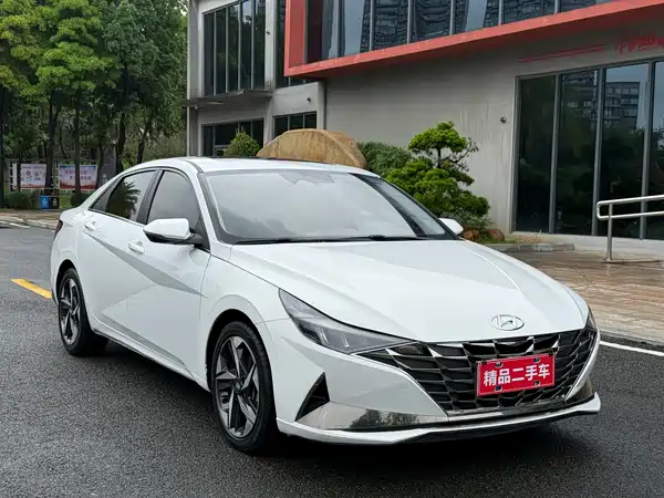 Hyundai Elantra 2022