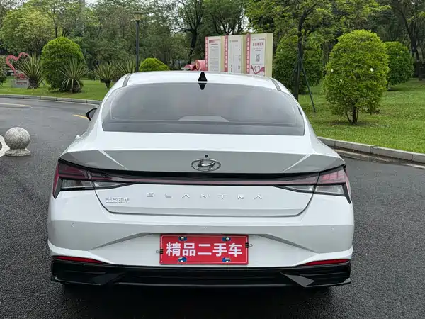 Hyundai Elantra 2022