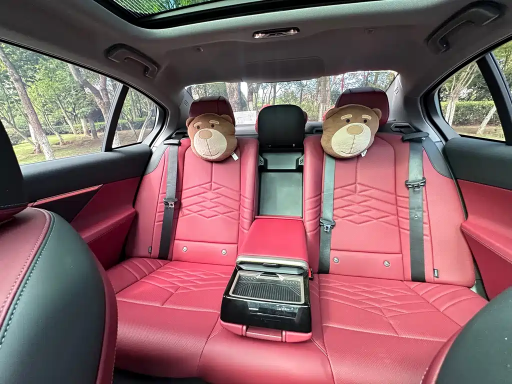 BMW 5 Series 2025 — фото 13