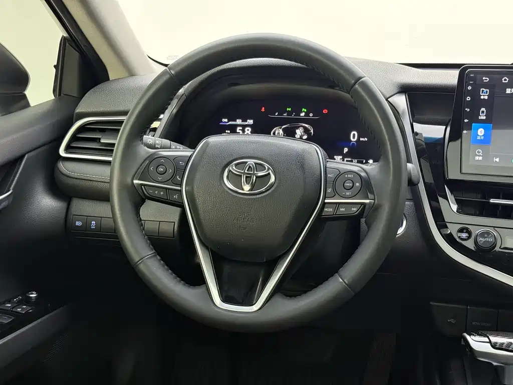 Toyota Camry 2022 — фото 15