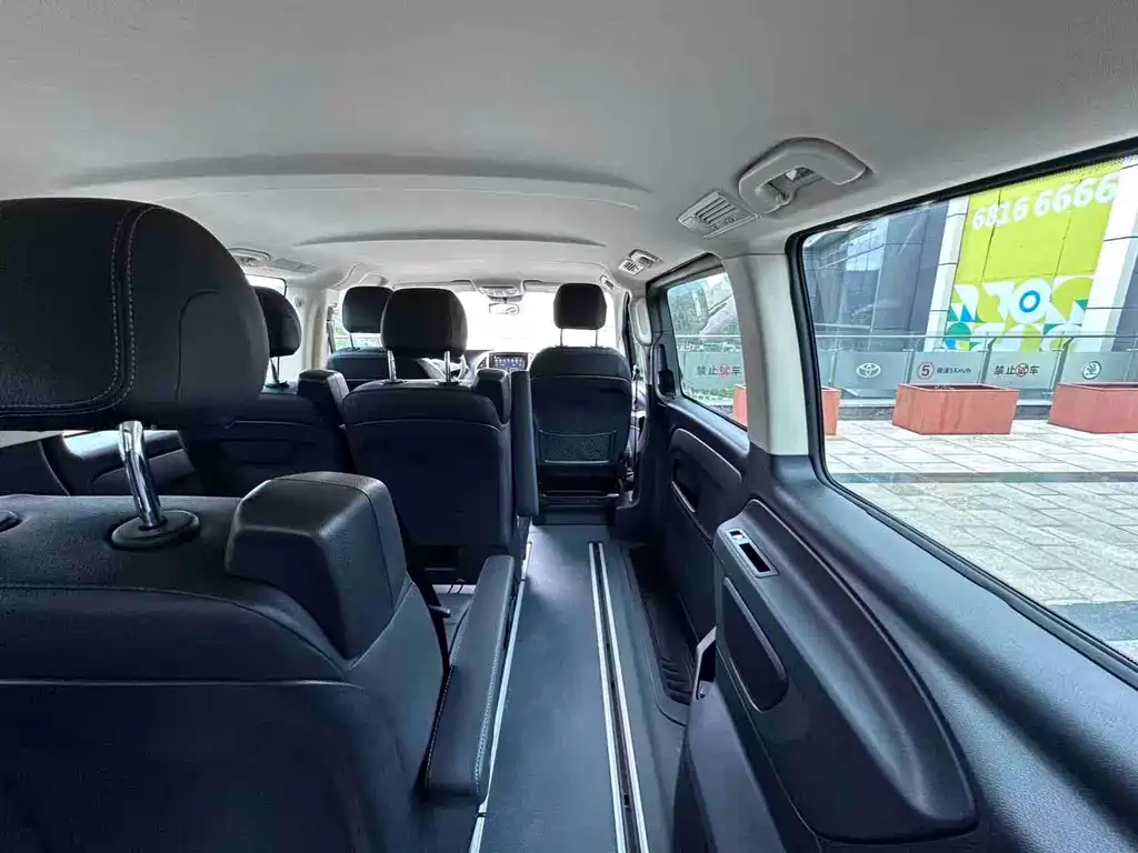 Mercedes-Benz Vito 2023 — фото 18