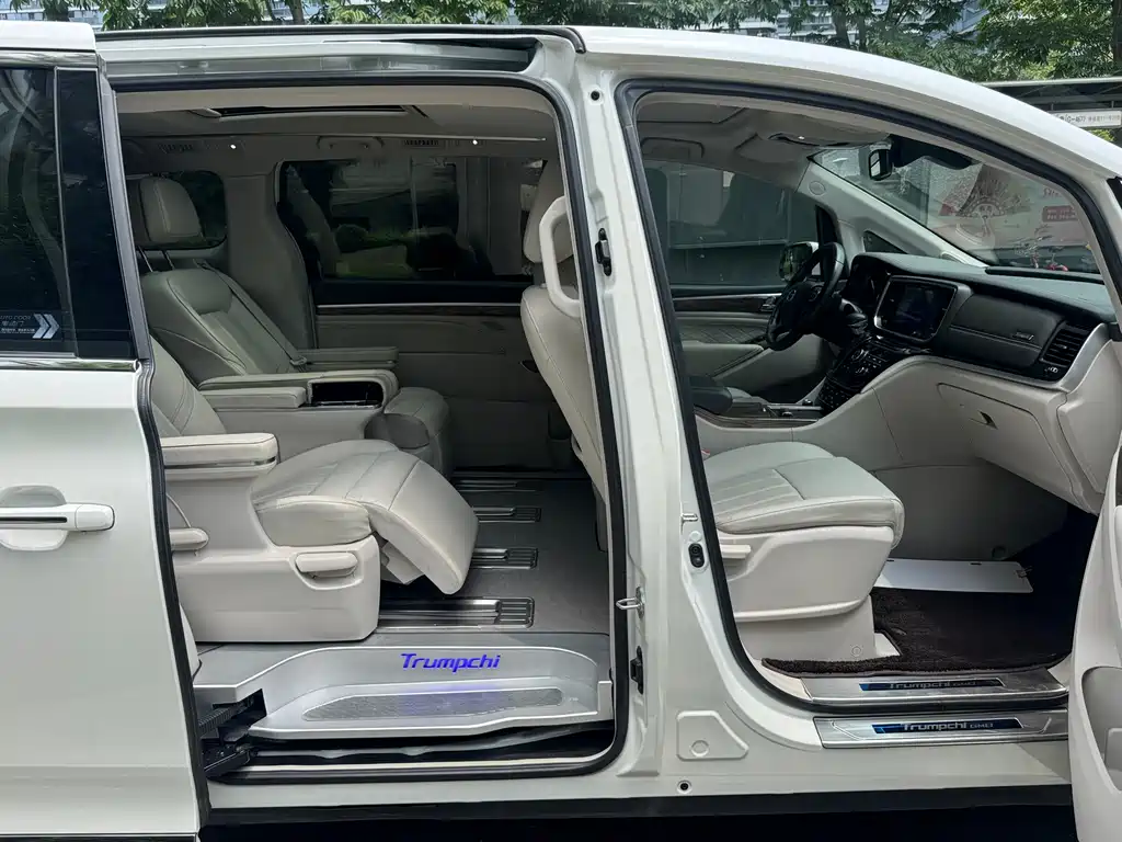 GAC Motor Trumpchi M8 2019 — фото 12