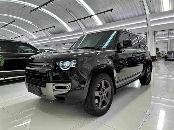 Land Rover Defender 2024