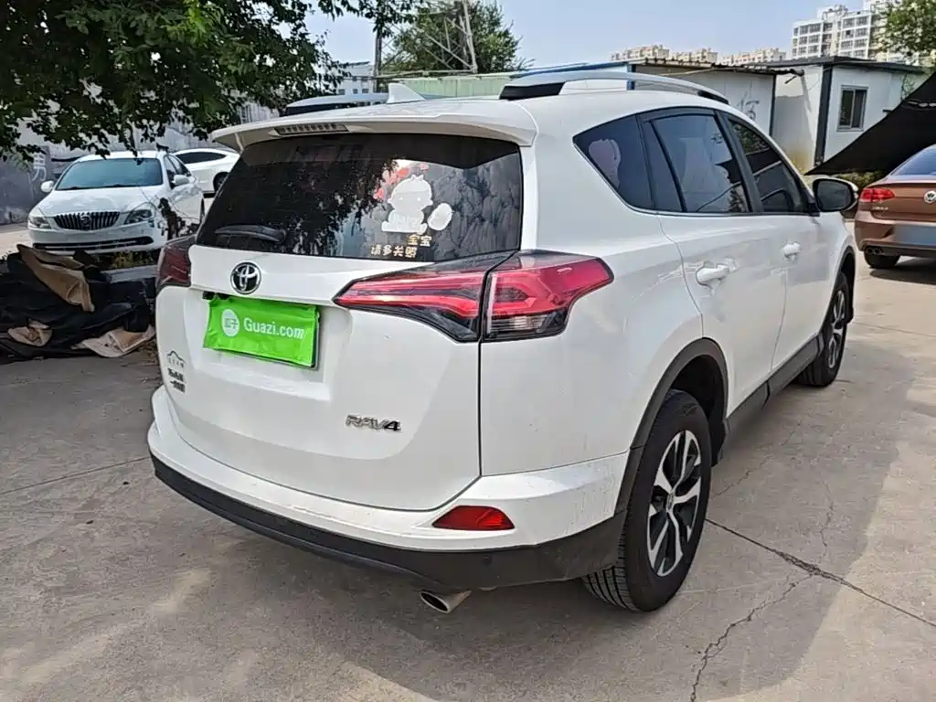 Toyota RAV4 2018 — фото 7