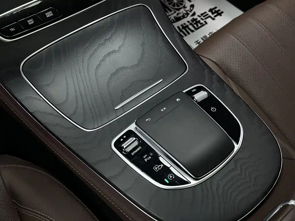 Mercedes-Benz E-Class 2021 — фото 31