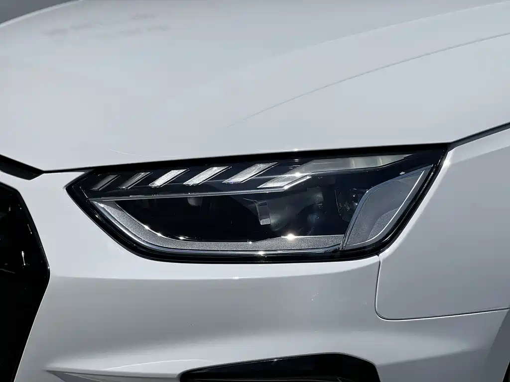 Audi A4L 2025 — фото 13