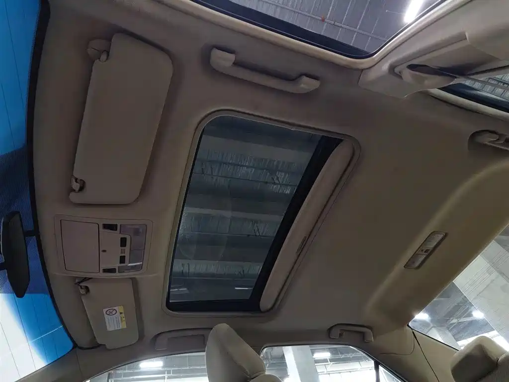 Toyota Camry 2015 — фото 14