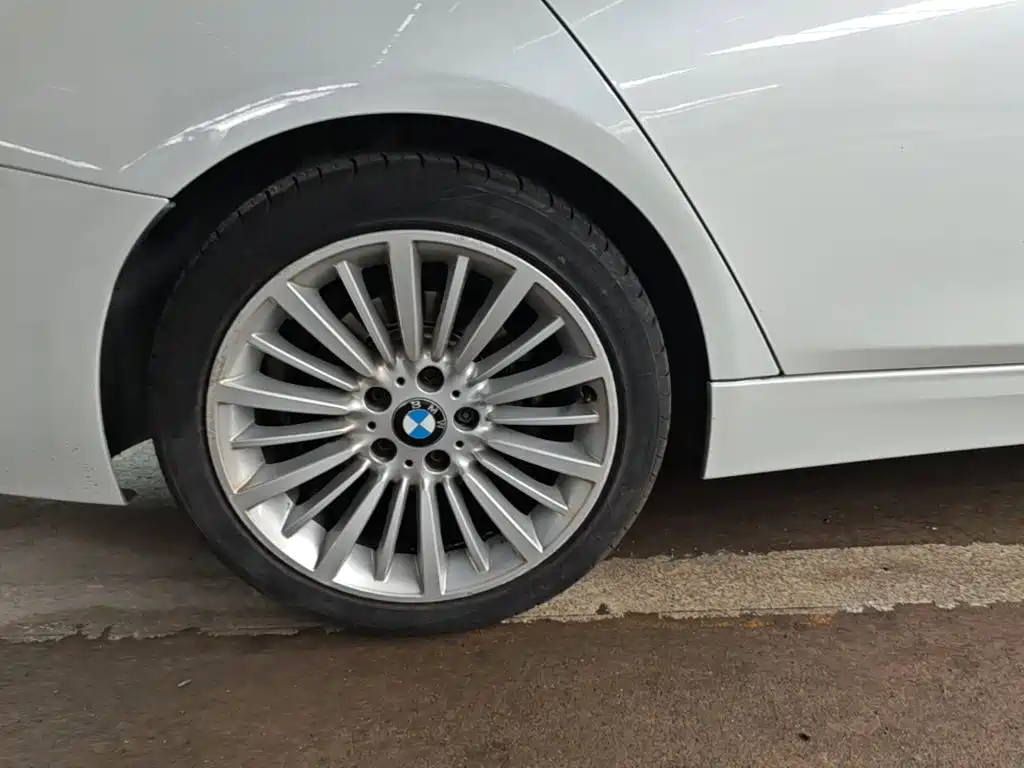 BMW 3 Series 2018 — фото 24