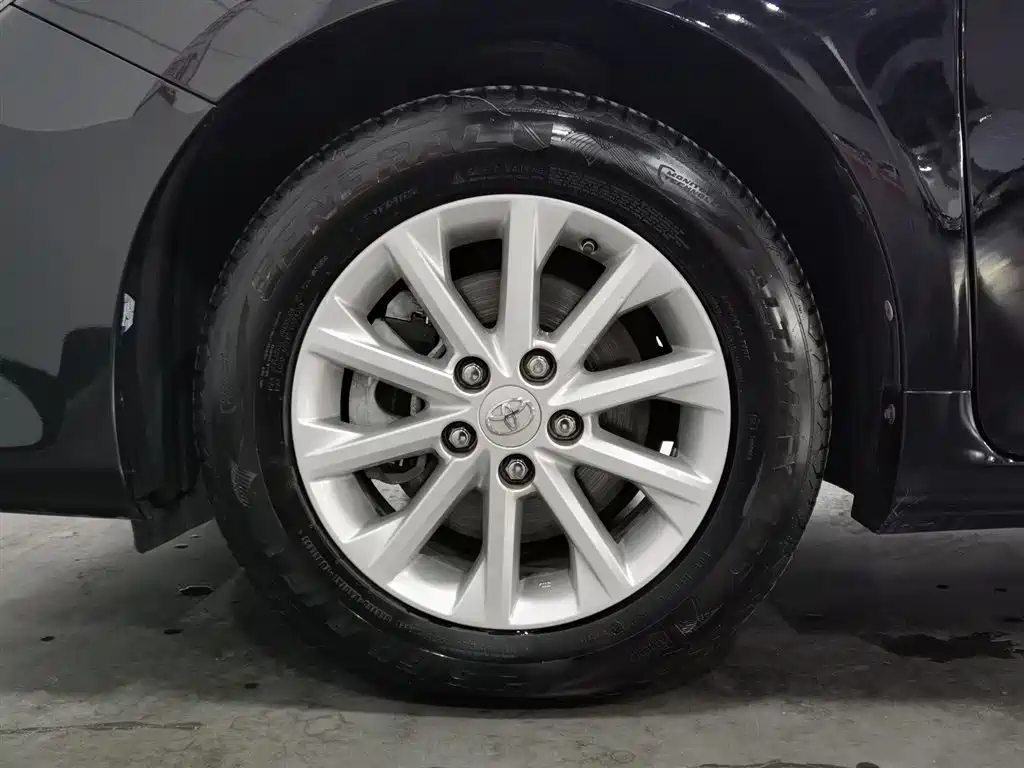 Toyota Camry 2015 — фото 17