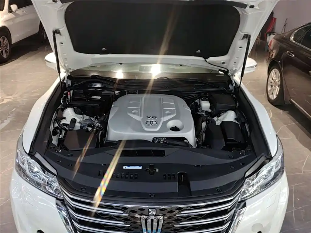 Toyota Crown 2016 — фото 20