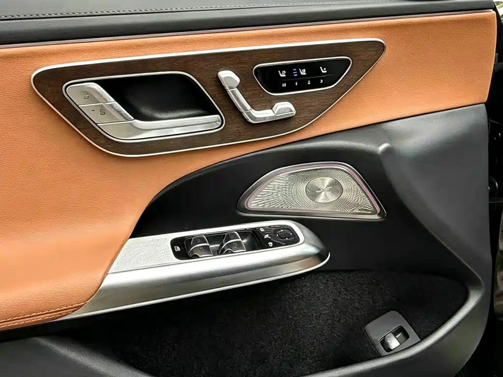 Mercedes-Benz E-Class 2025 — фото 10
