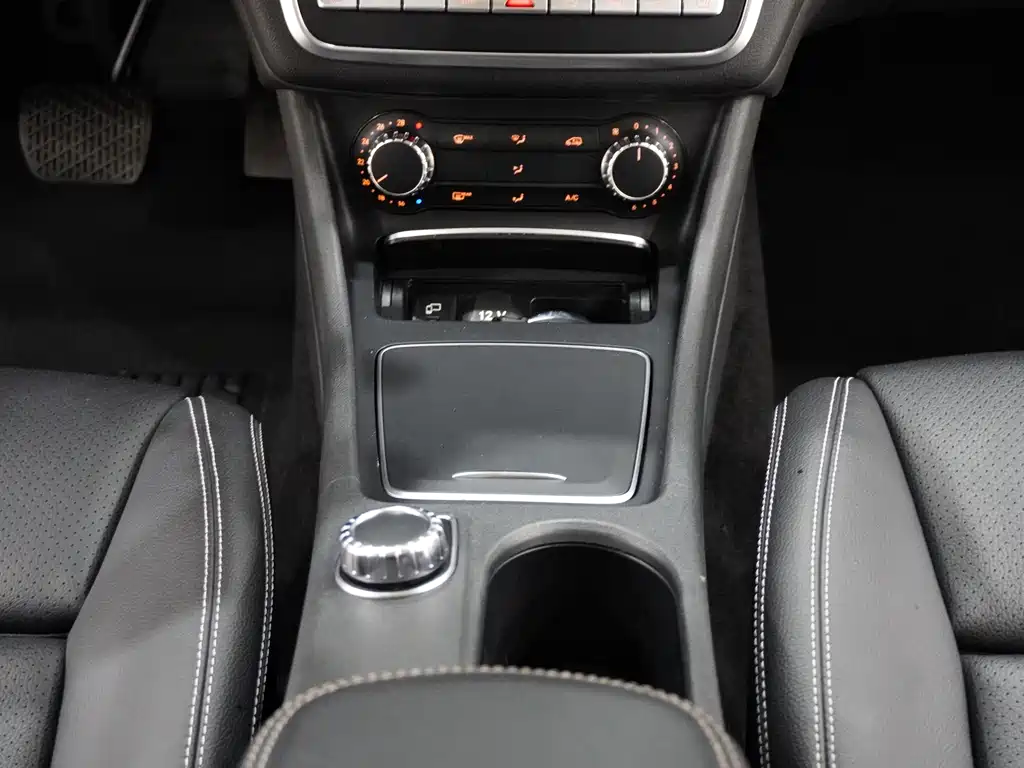 Mercedes-Benz GLA 2018 — фото 14