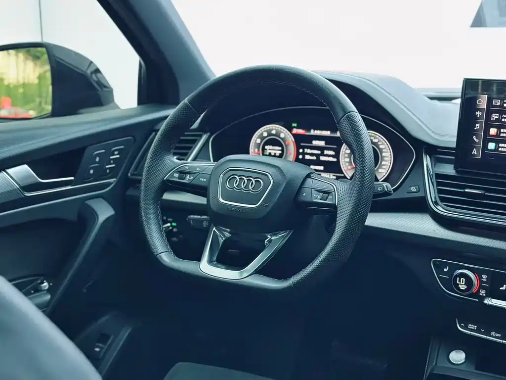 Audi Q5L Sportback 2022 — фото 17