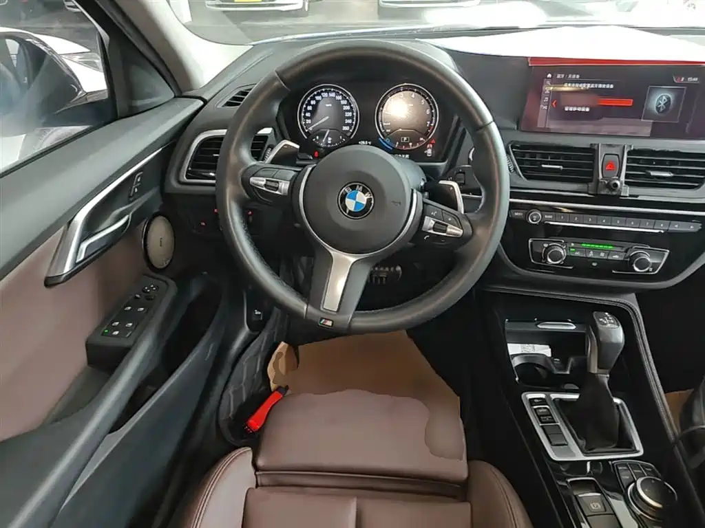 BMW 1 Series 2019 — фото 11