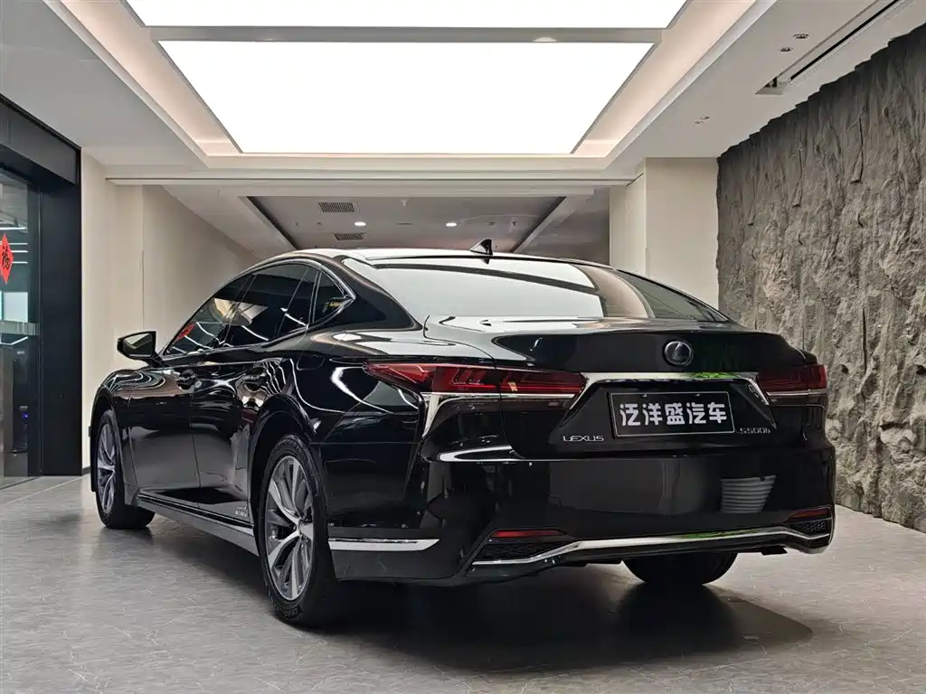 Lexus LS 2020 — фото 19