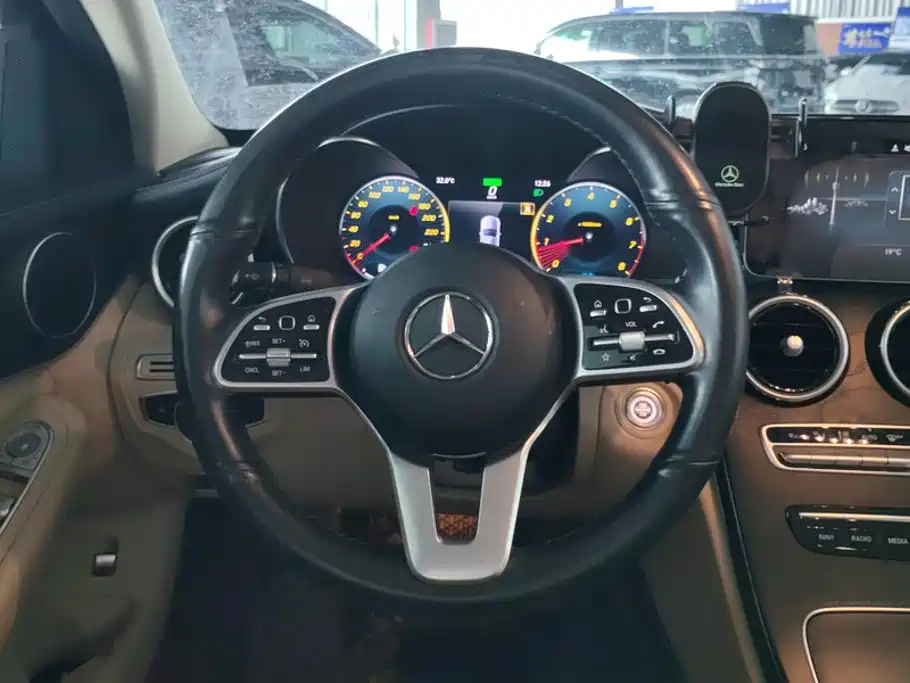 Mercedes-Benz C-Class 2019 — фото 15