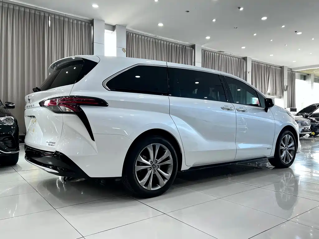 Toyota Sienna 2025