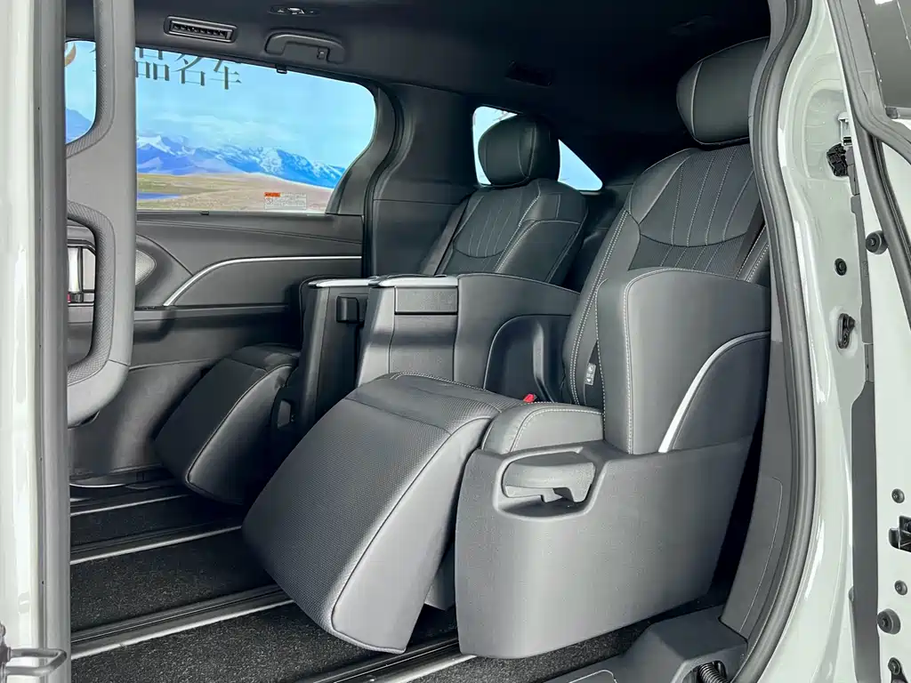 Toyota Sienna 2025 — фото 10