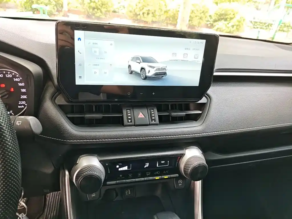 Toyota RAV4 2024 — фото 13