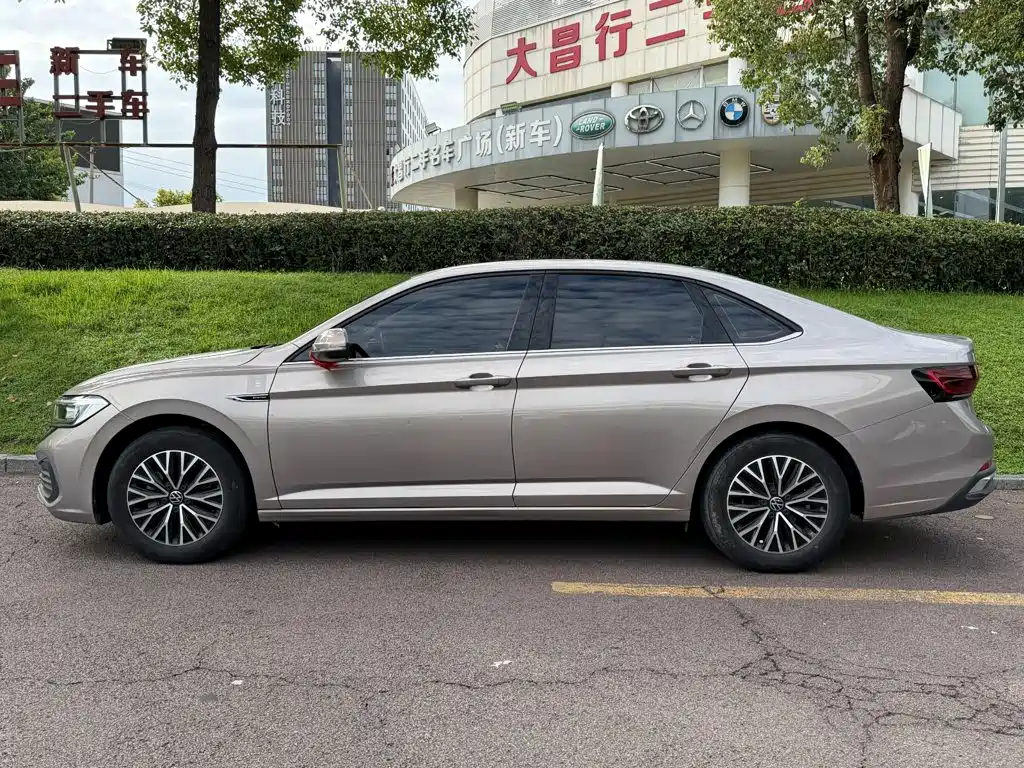 Volkswagen Sagitar 2022