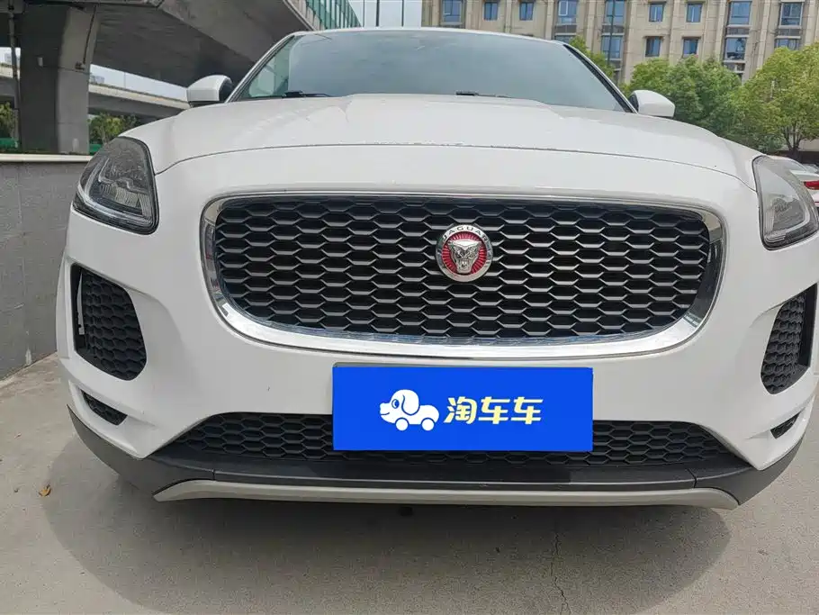 Jaguar E-PACE 2018 — фото 2