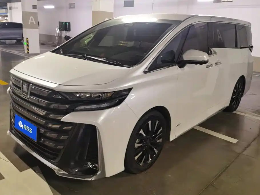 Toyota Alphard 2024 — фото 1