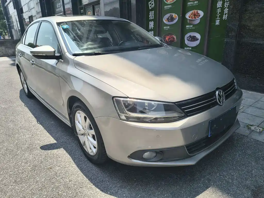 Volkswagen Sagitar 2013
