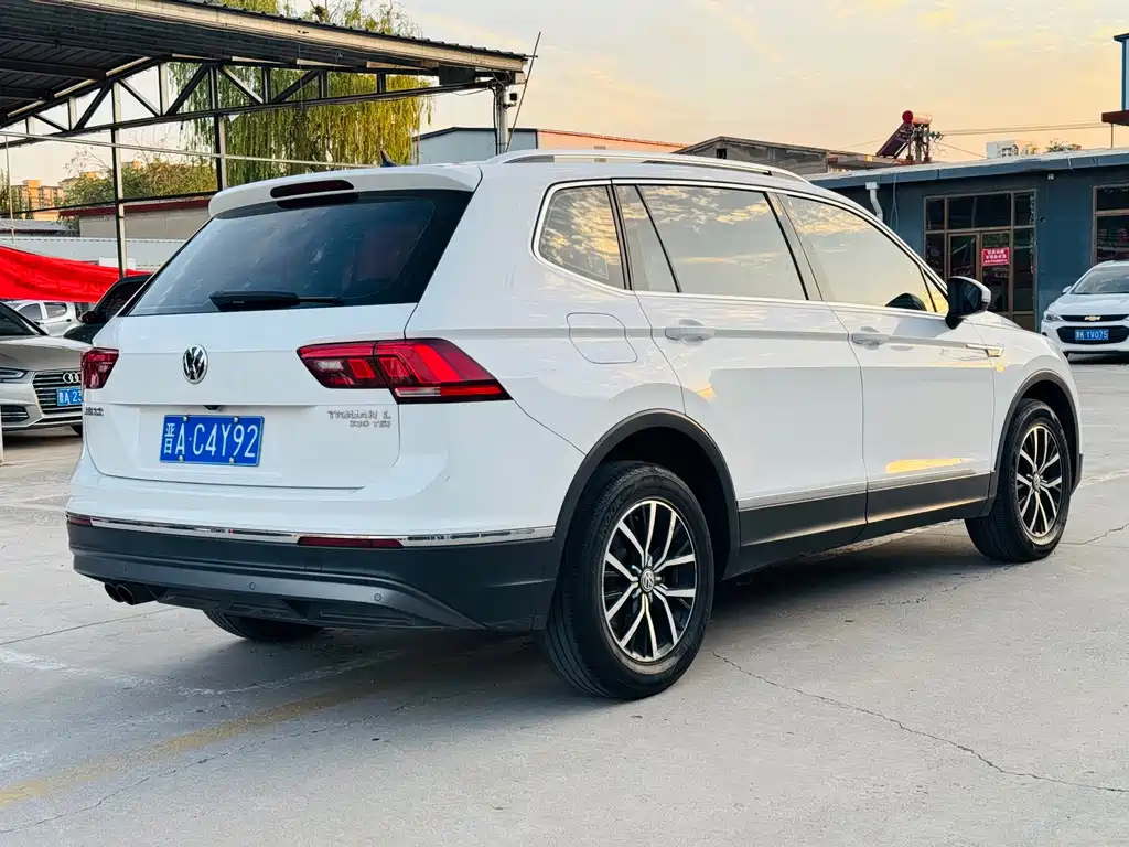 Volkswagen Tiguan L 2018 — фото 9