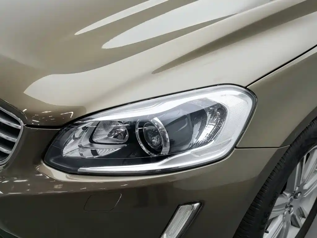 Volvo XC60 2017 — фото 7