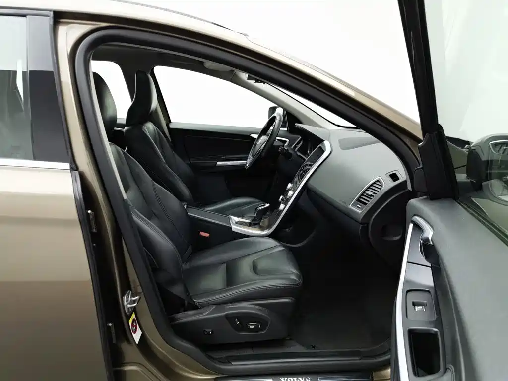 Volvo XC60 2017 — фото 23