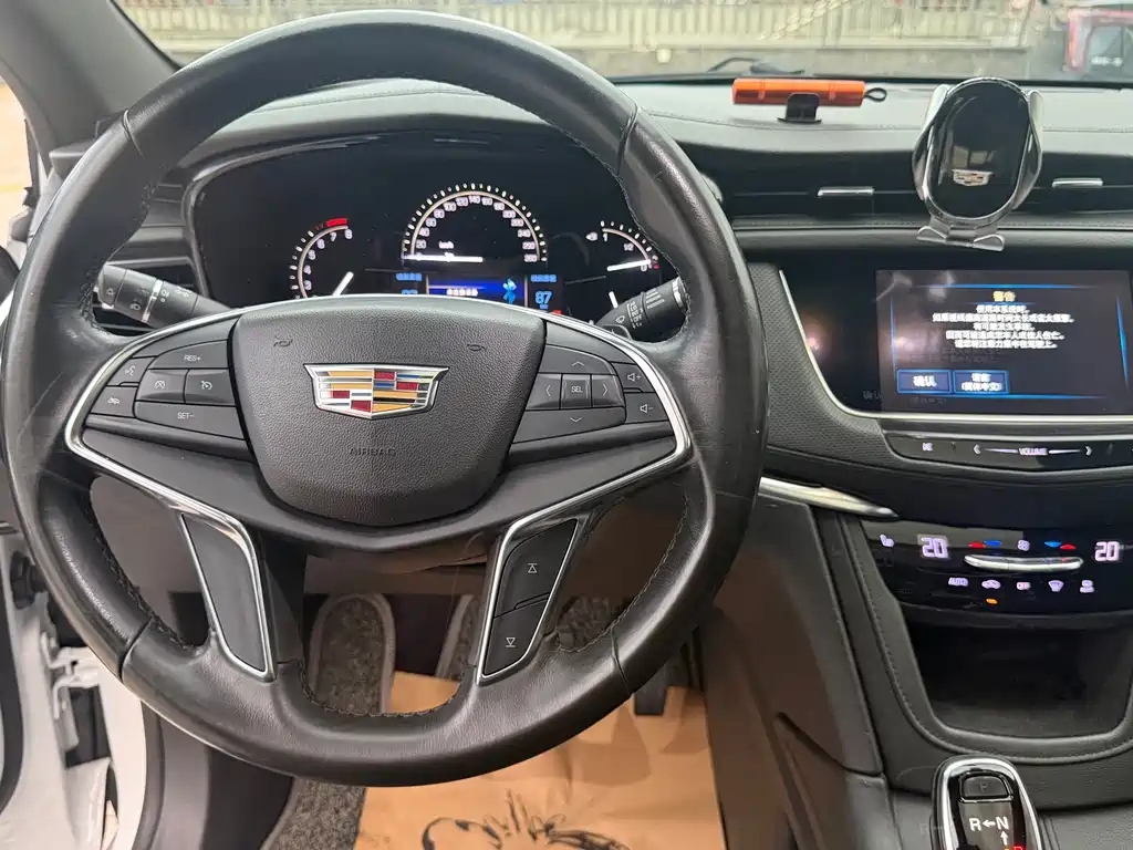 Cadillac XT5 2018 — фото 19