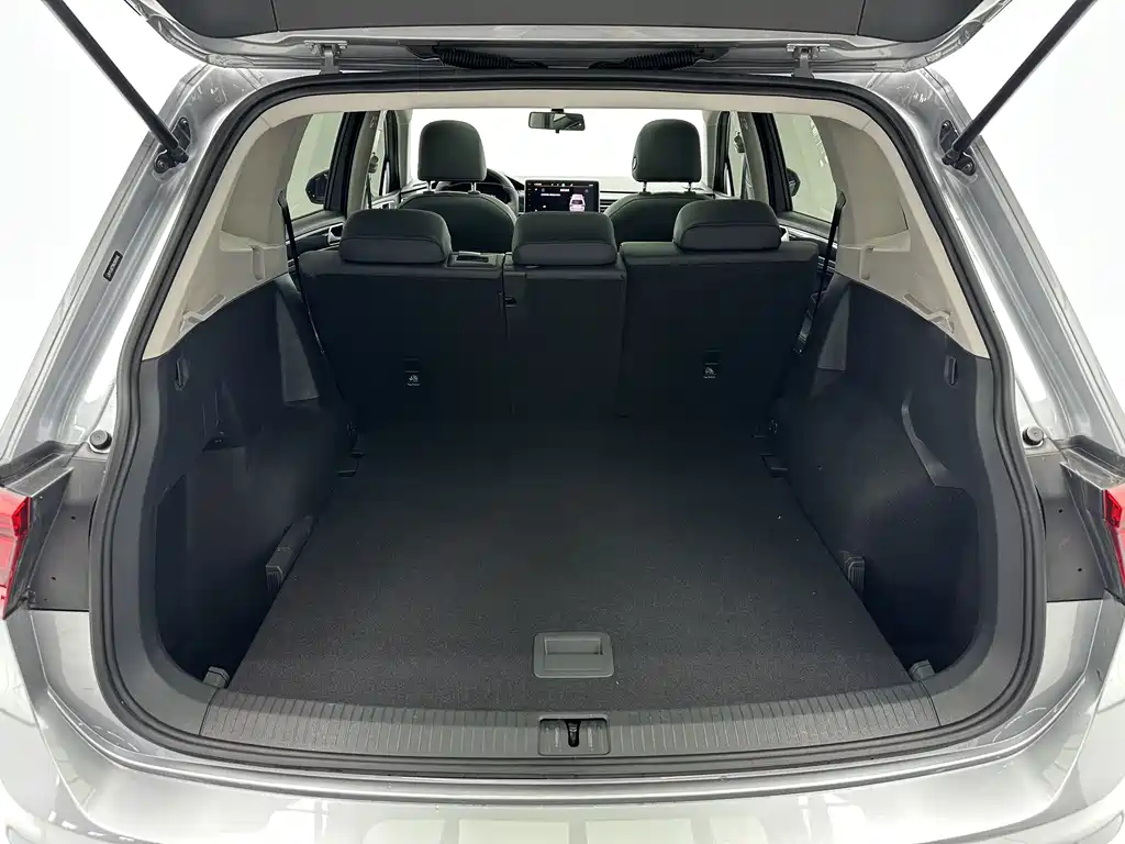 Volkswagen Tiguan L 2023 — фото 18